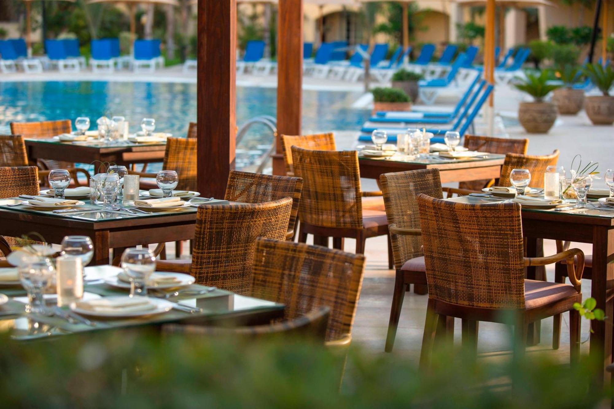Renaissance Cairo Mirage City Hotel Esterno foto The restaurant