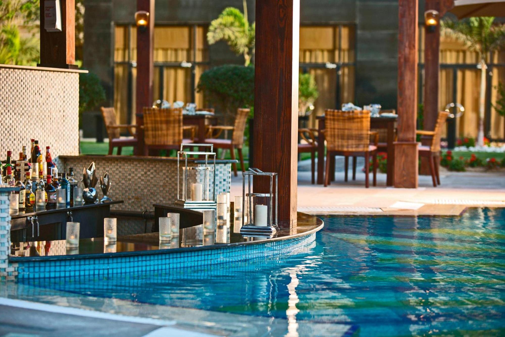 Renaissance Cairo Mirage City Hotel Esterno foto The swimming pool at the hotel