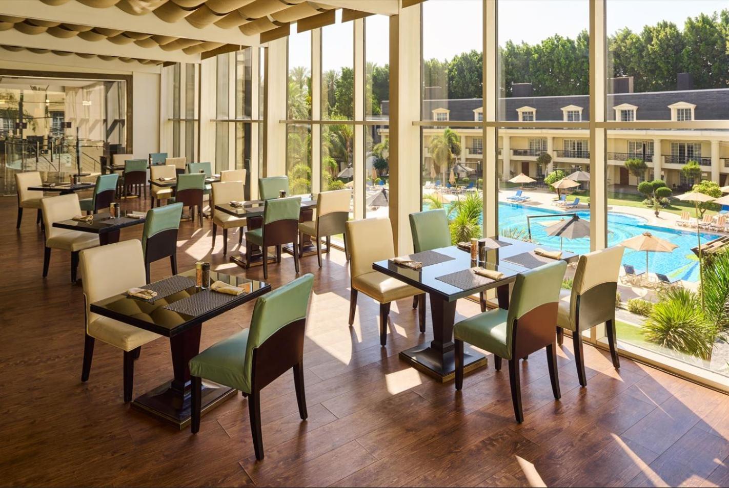 Renaissance Cairo Mirage City Hotel Esterno foto The restaurant
