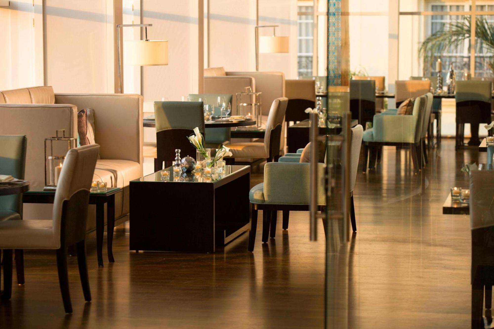 Renaissance Cairo Mirage City Hotel Esterno foto The lounge at the airport