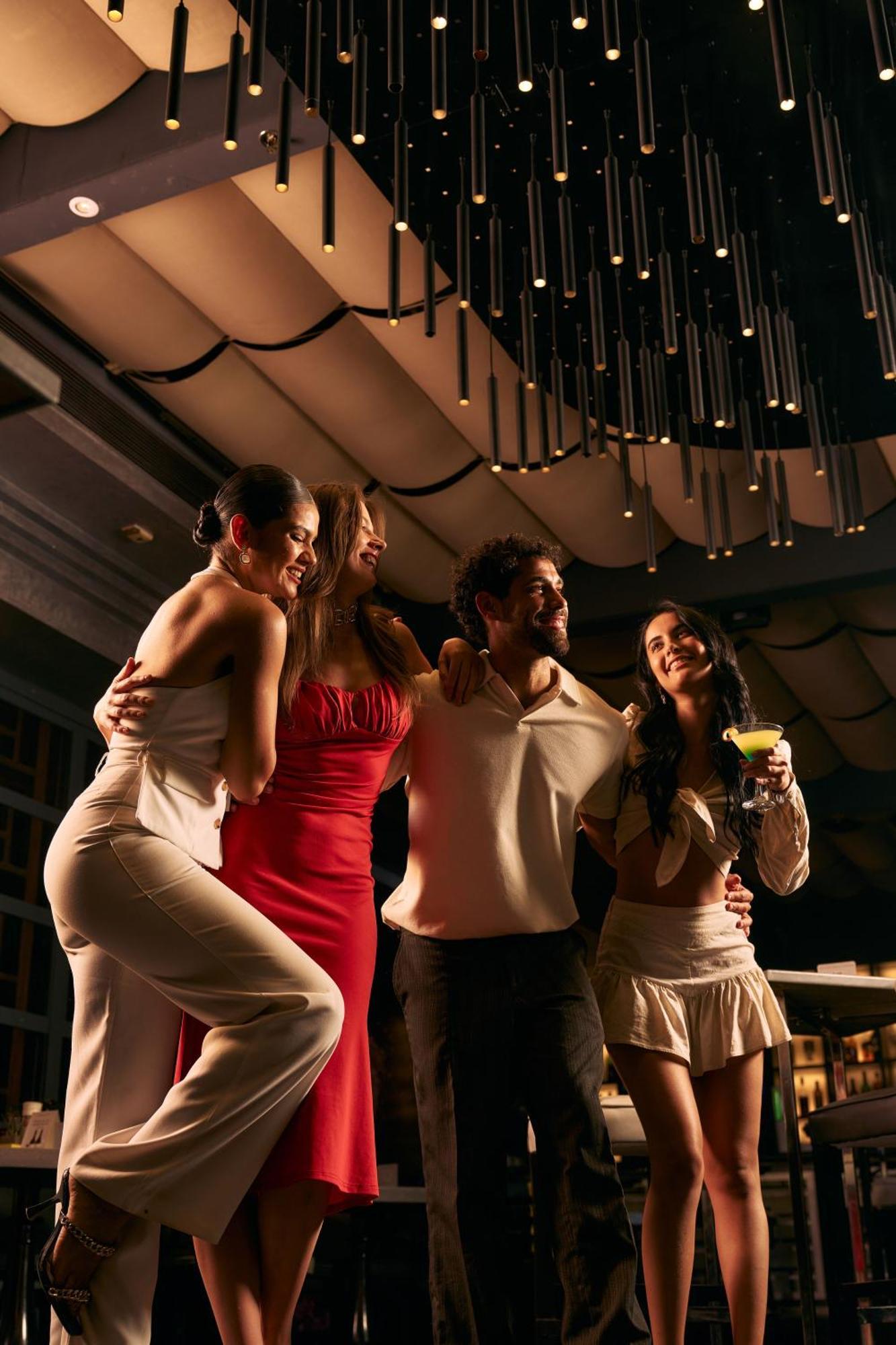 Renaissance Cairo Mirage City Hotel Esterno foto A group of people dancing