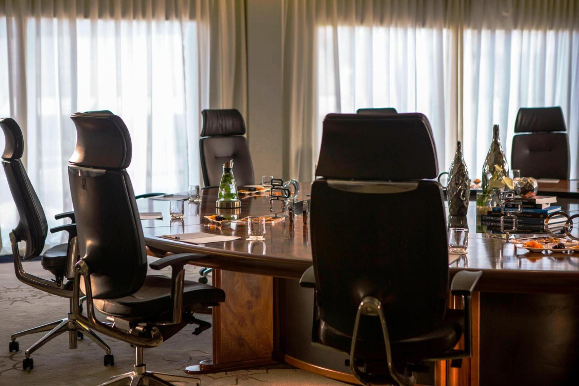 Renaissance Cairo Mirage City Hotel Esterno foto The boardroom of the Airbus A380