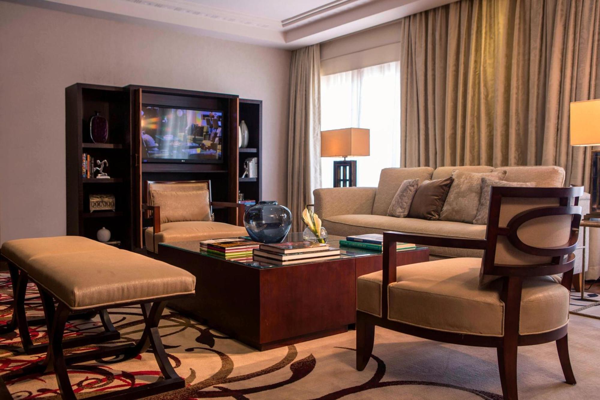 Renaissance Cairo Mirage City Hotel Esterno foto Living room